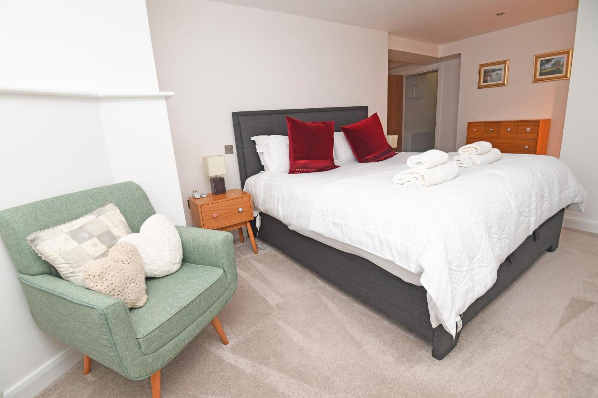 Valley Gardens Apartment- Ground Floor - Patio *